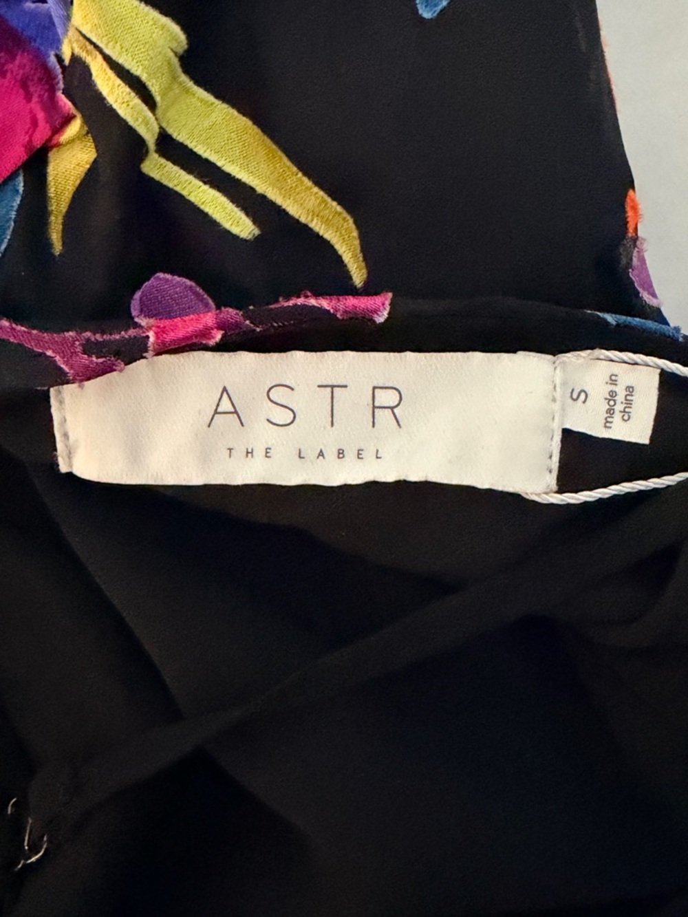 ASTR The Label Alivia Floral Twist Front V-Neck Mini Dress in Pink Multi NWTs S - Picture 11 of 13